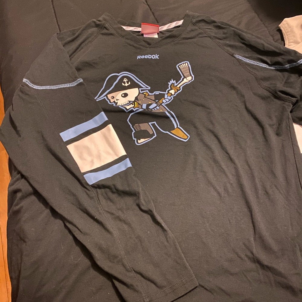 Milwaukee Admirals XL Long-sleeve
